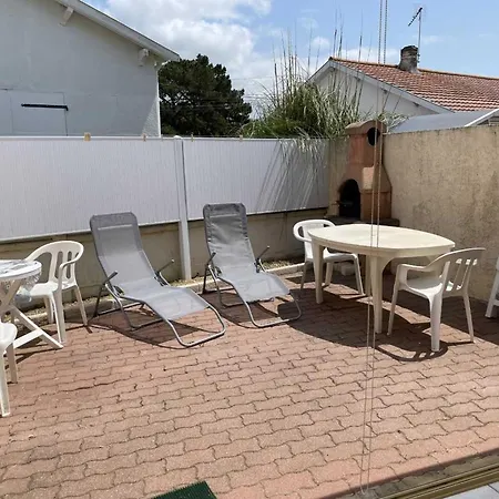 Maisonette Plain-pied Avec Cour Fermee, Proche Et Commerces Ferienhaus *