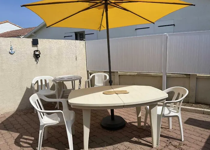 En Rez De Chaussee Avec Cour Individuelle - Fr-1-476-248 Hébergement de vacances *